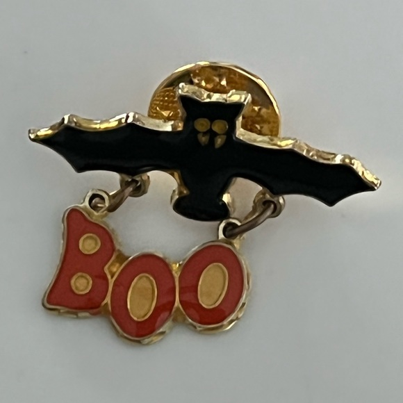 Two fabulous Halloween pins.  Pumpkin pin is ceramic. Bat pin is metal. - Picture 11 of 15